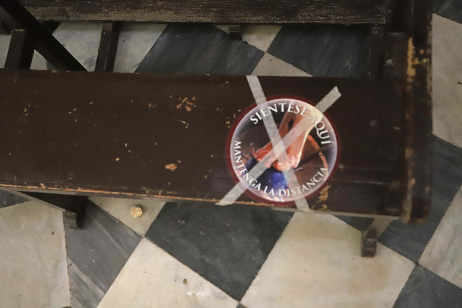 Fotos de los daños en las vidrieras de la iglesia de San Mateo, en Tarifa