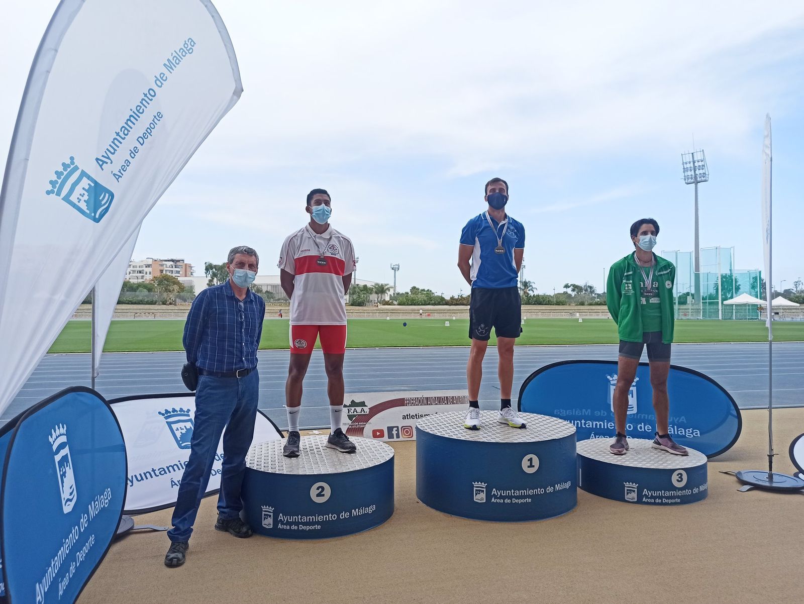 Carlos Martín, en lo más alto del podio tras conquistar un nuevo título andaluz.