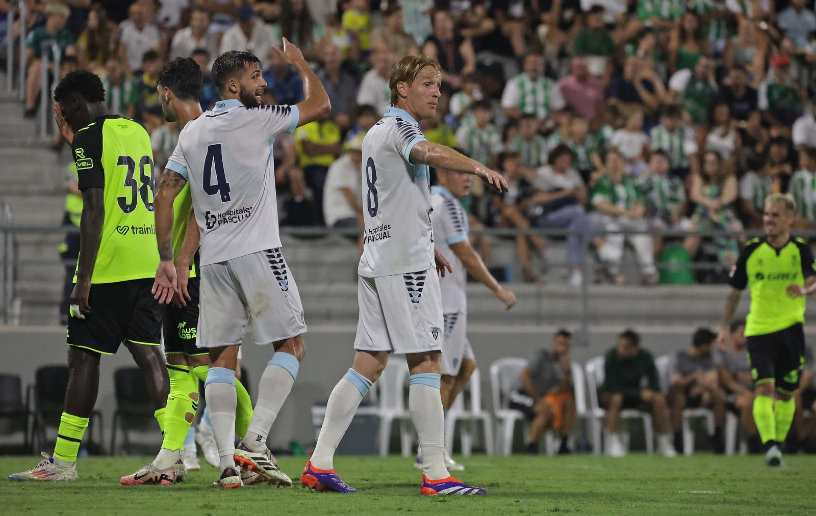 Las mejores fotos del Real Betis - Cádiz CF celebrado en el Ciudad de La Línea