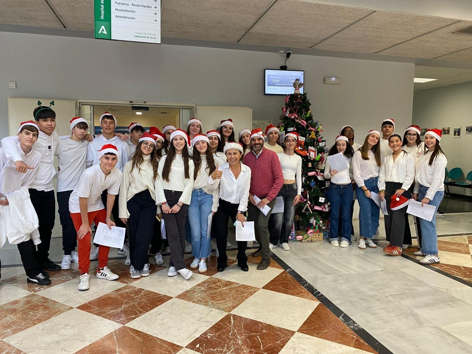 El Hospital Poniente empieza su programa navideño.