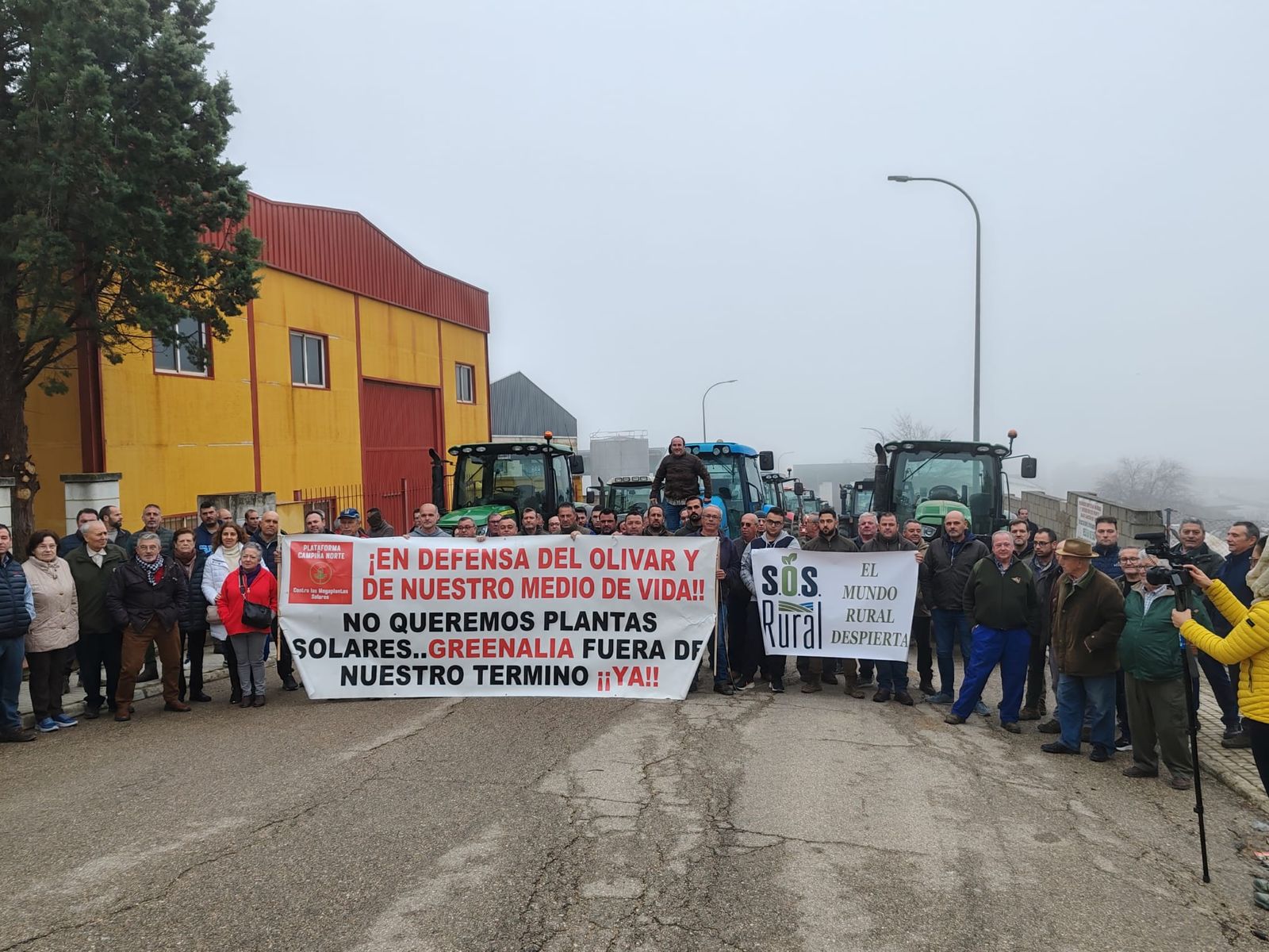 Tractorada contra las megaplantas solares en Jaén.