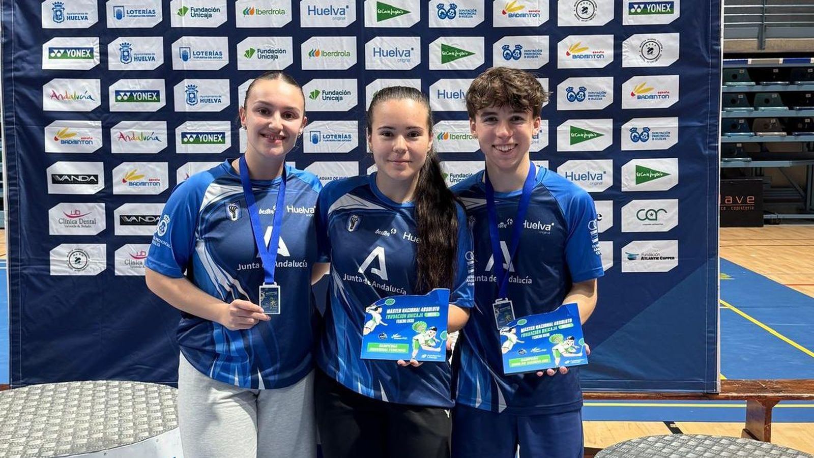 Rocío Martín,  Cristina Teruel y Jesús de Burgos.