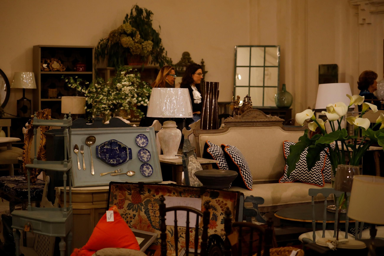 El Baratillo de Primavera de Adevida abre sus puertas, en imágenes