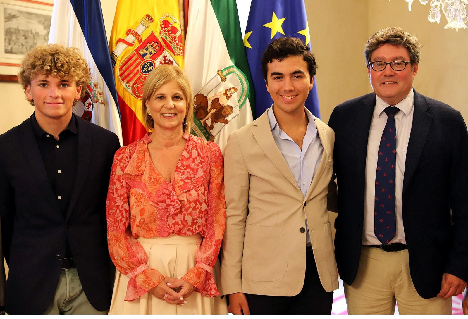 Juan Ramírez, María José García-Pelayo, José Luis Carretero y Ángel Aparicio, en la recepción municipal.