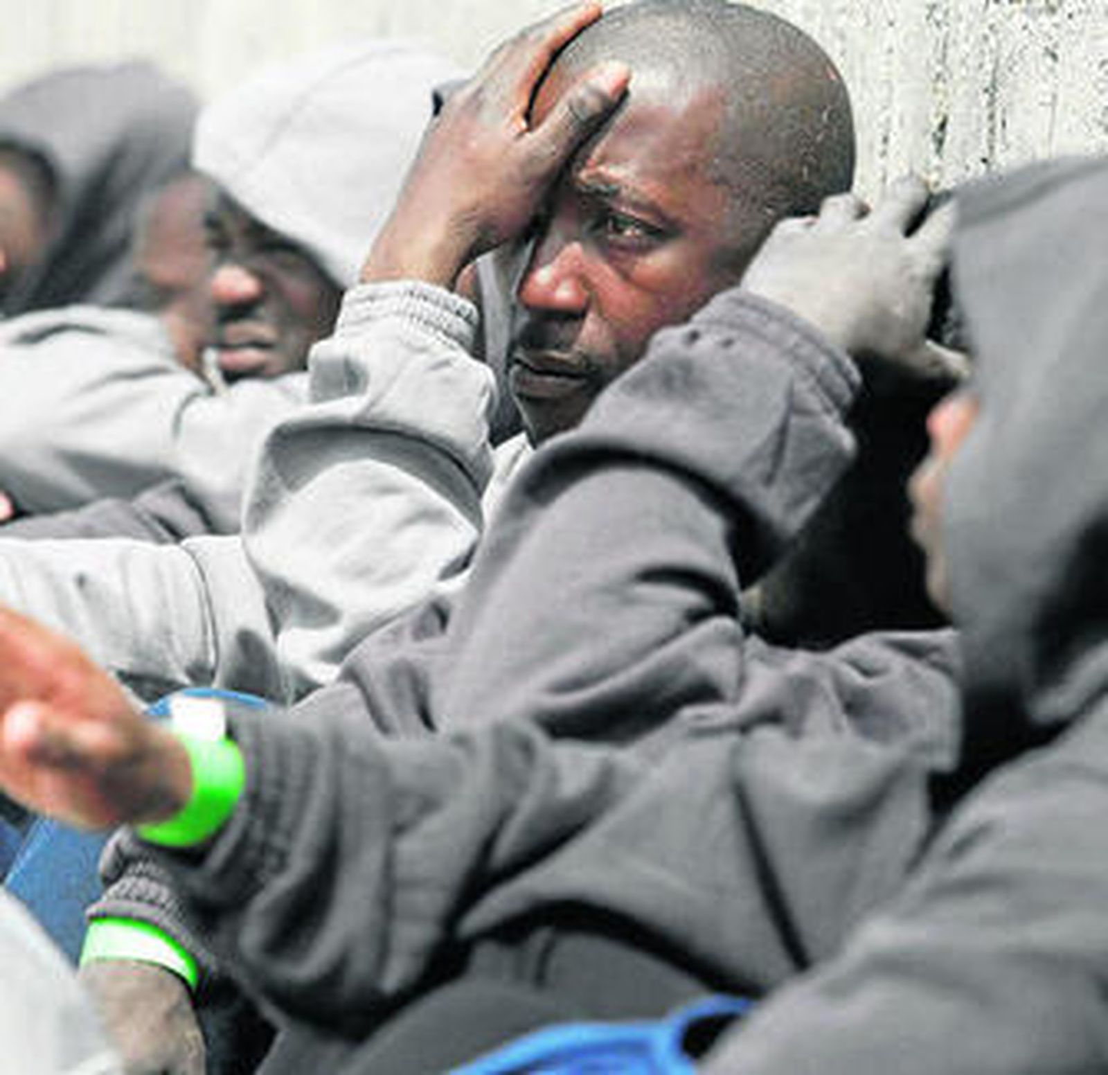 Imagen de los subsaharianos, ayer en el puerto de Algeciras.