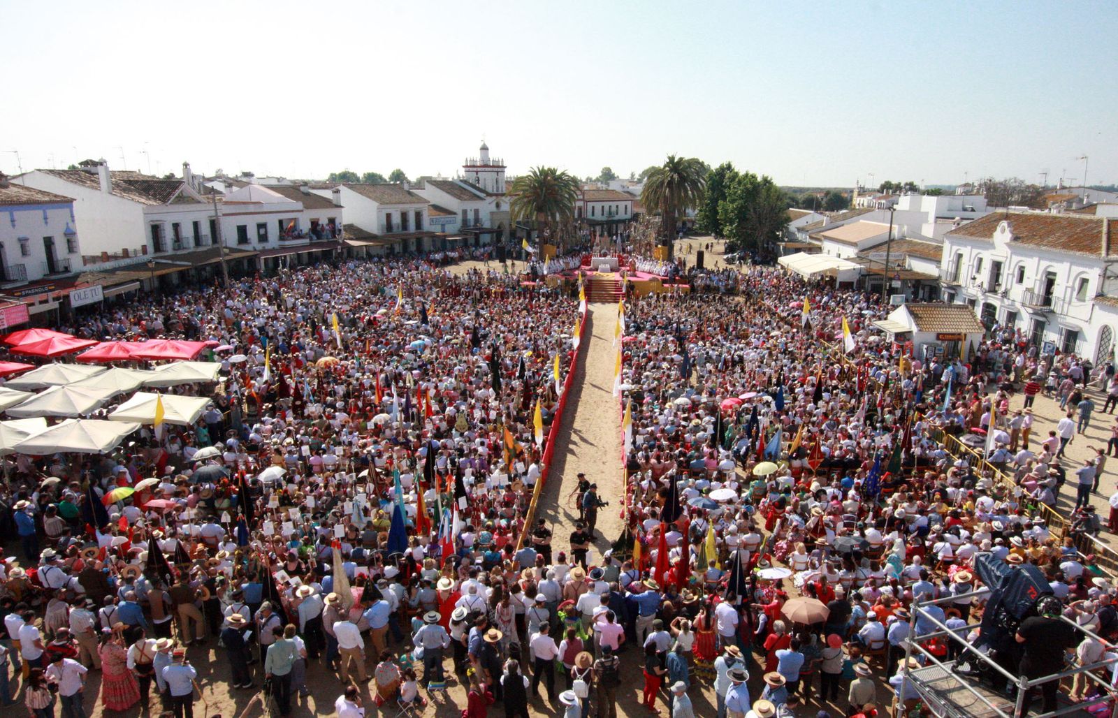 Misa de Romeros, el domingo por la mañana en El Rocío.