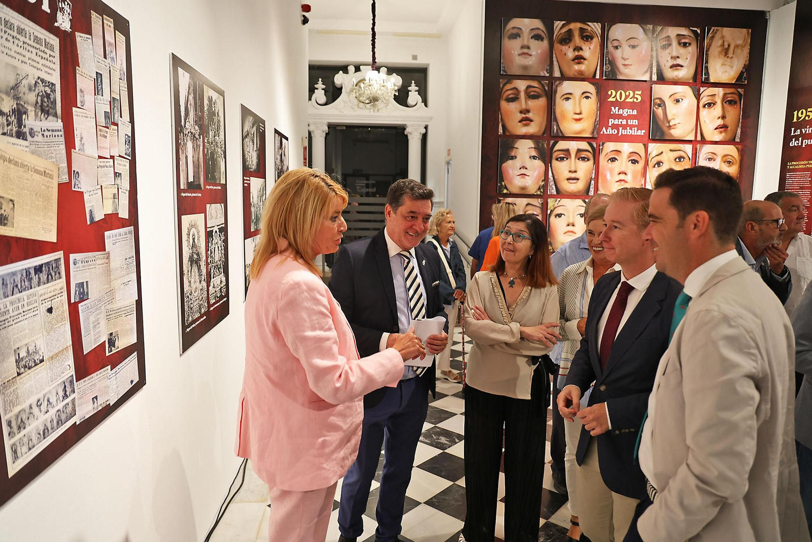 Imágenes de la inauguración de la exposición 'Magna. Procesiones Marianas históricas en Huelva'