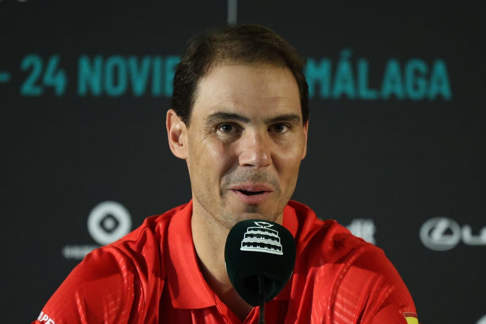 La multitudinaria rueda de prensa de Rafa Nadal en la Copa Davis, en fotos