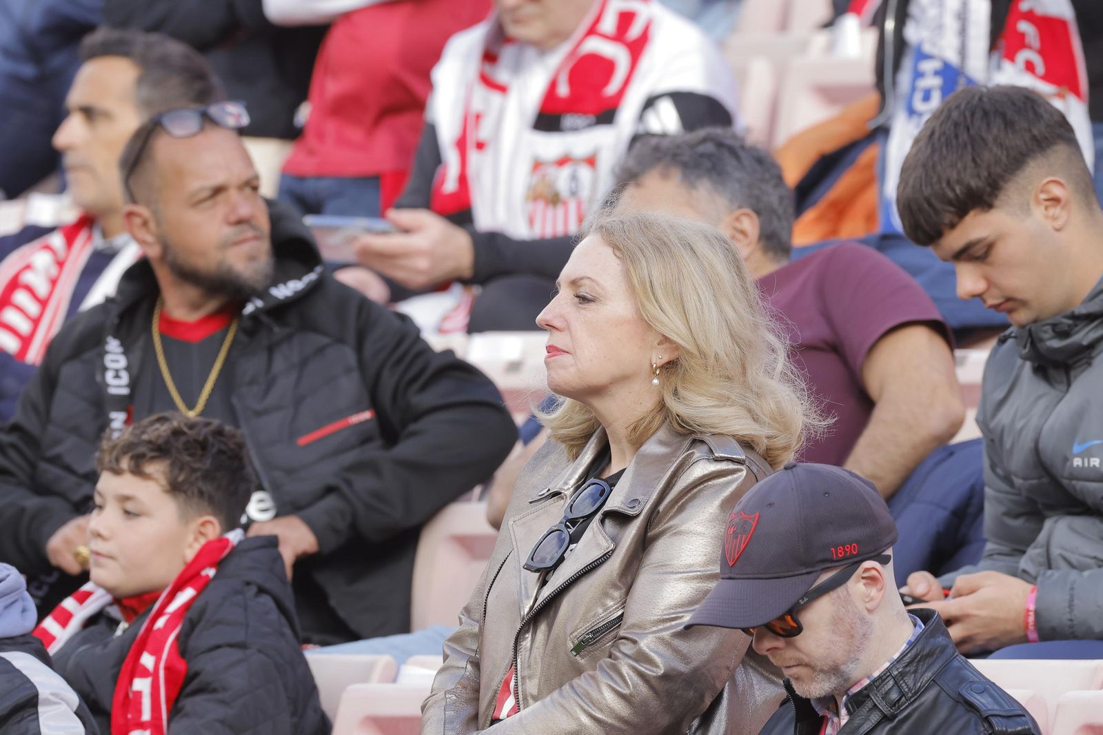 Búscate en las fotos del Sevilla -Betis