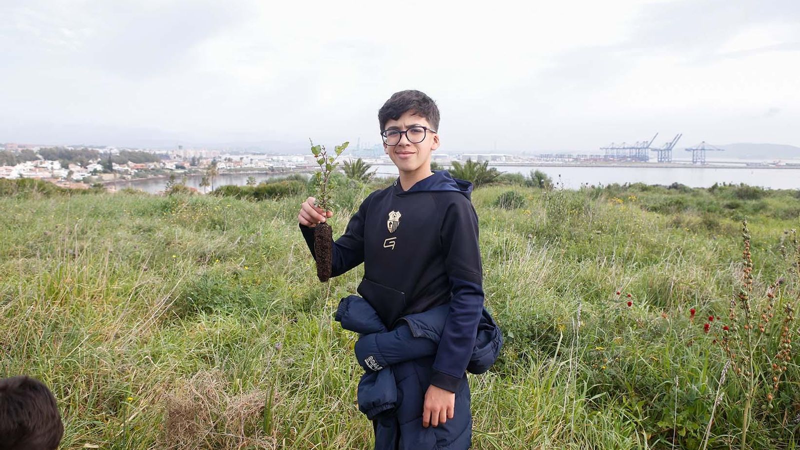 Fotografías de la plantación del programa 'Reverdece' de Acerinox Fotografías de la plantación del programa 'Reverdece' de Acerinox