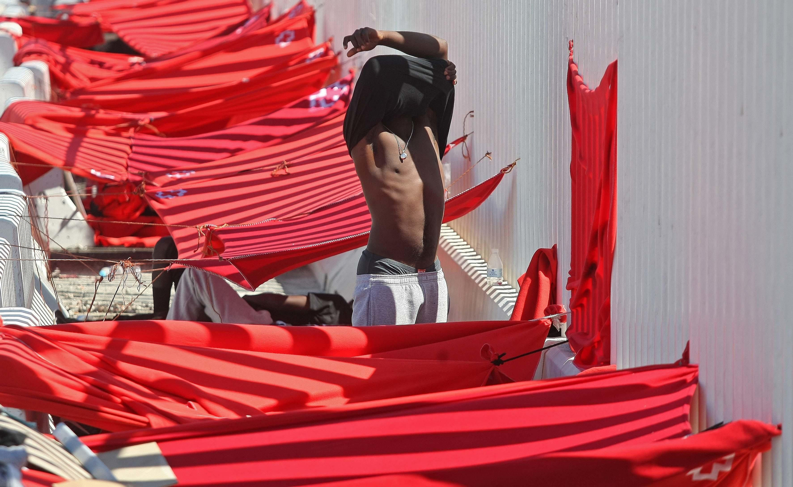 Cientos de migrantes esperan destino acogidos en el Campo de Gibraltar