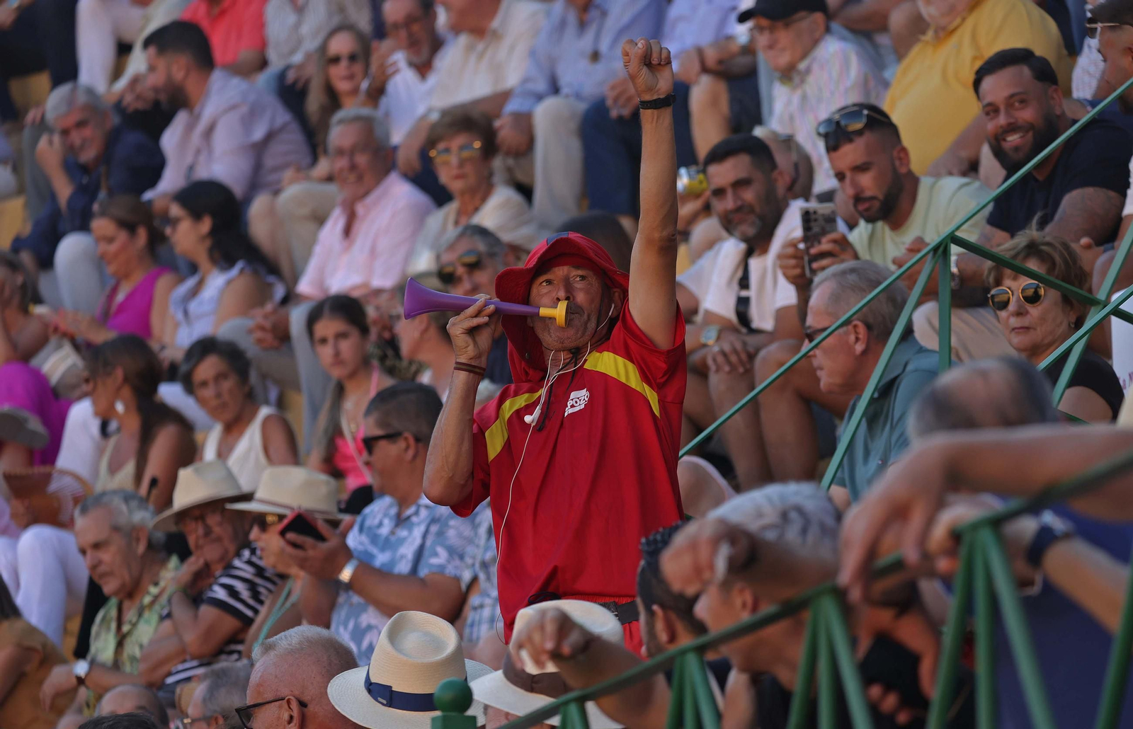 Búscate en la Plaza de Toros 'El Arenal' durante la corrida del domingo de la Feria de La Línea