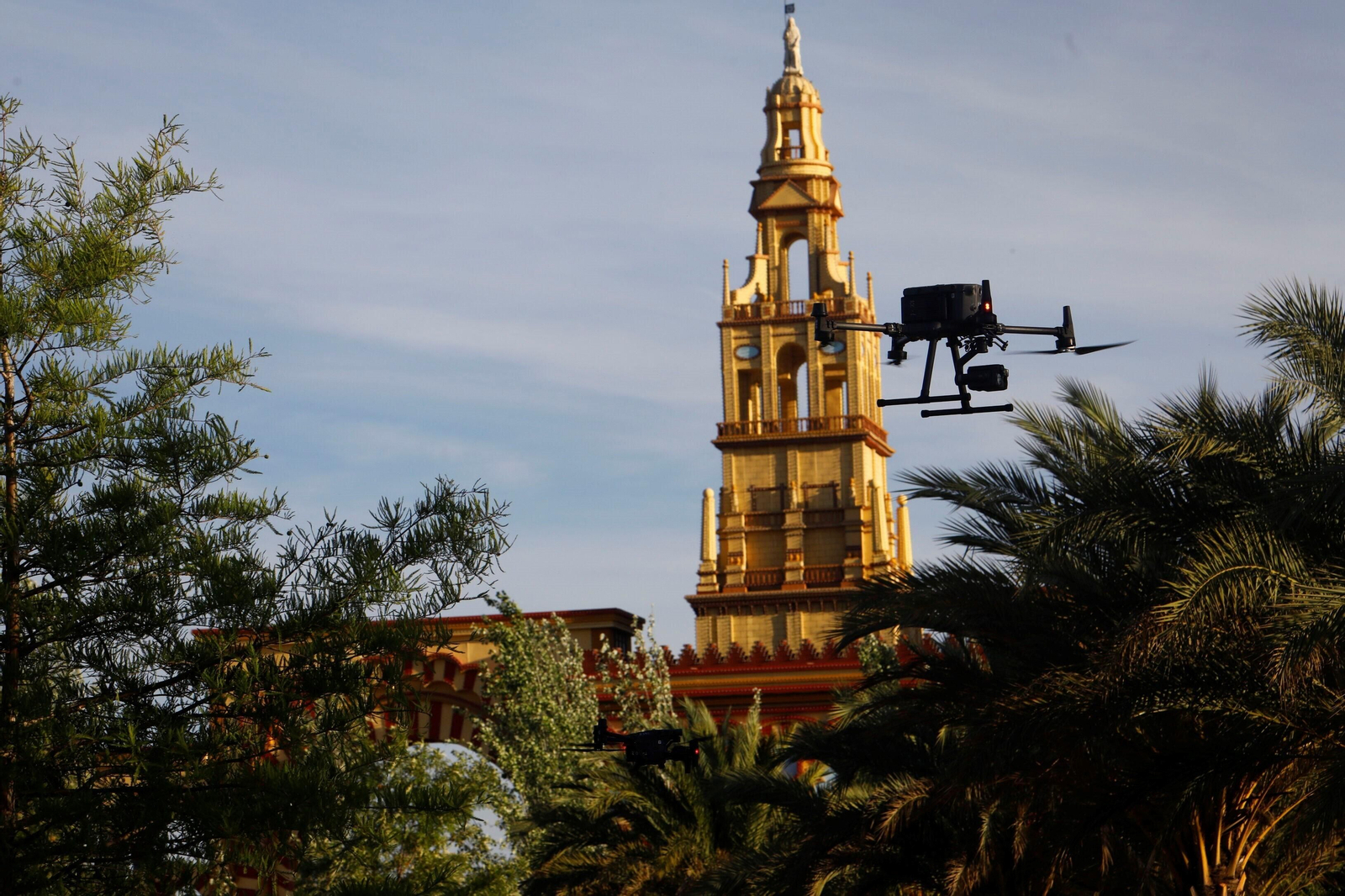 Las imágenes de los drones de la Policía Nacional que vigilan la Feria de Córdoba Las imágenes de los drones de la Policía Nacional que vigilan la Feria de Córdoba