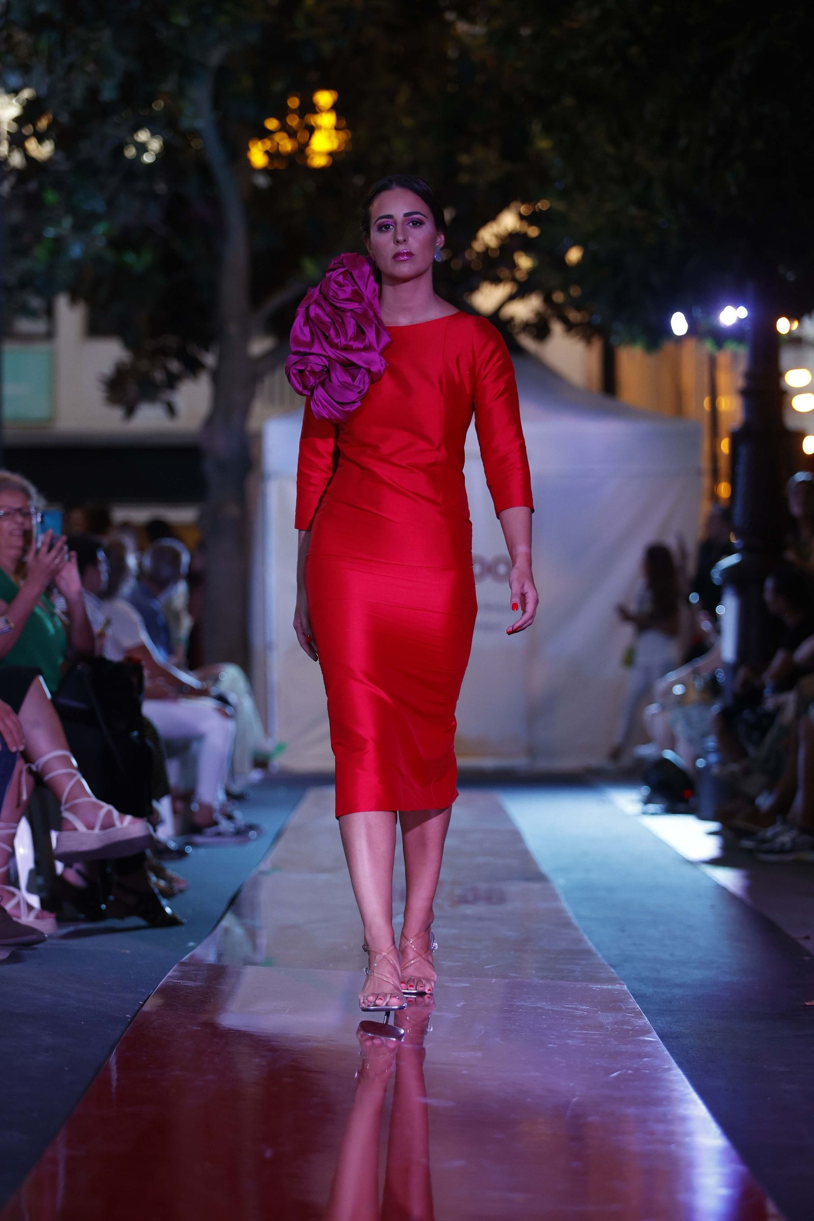 Las imágenes del Desfile de Jóvenes Diseñadores en la Plaza de la Magdalena