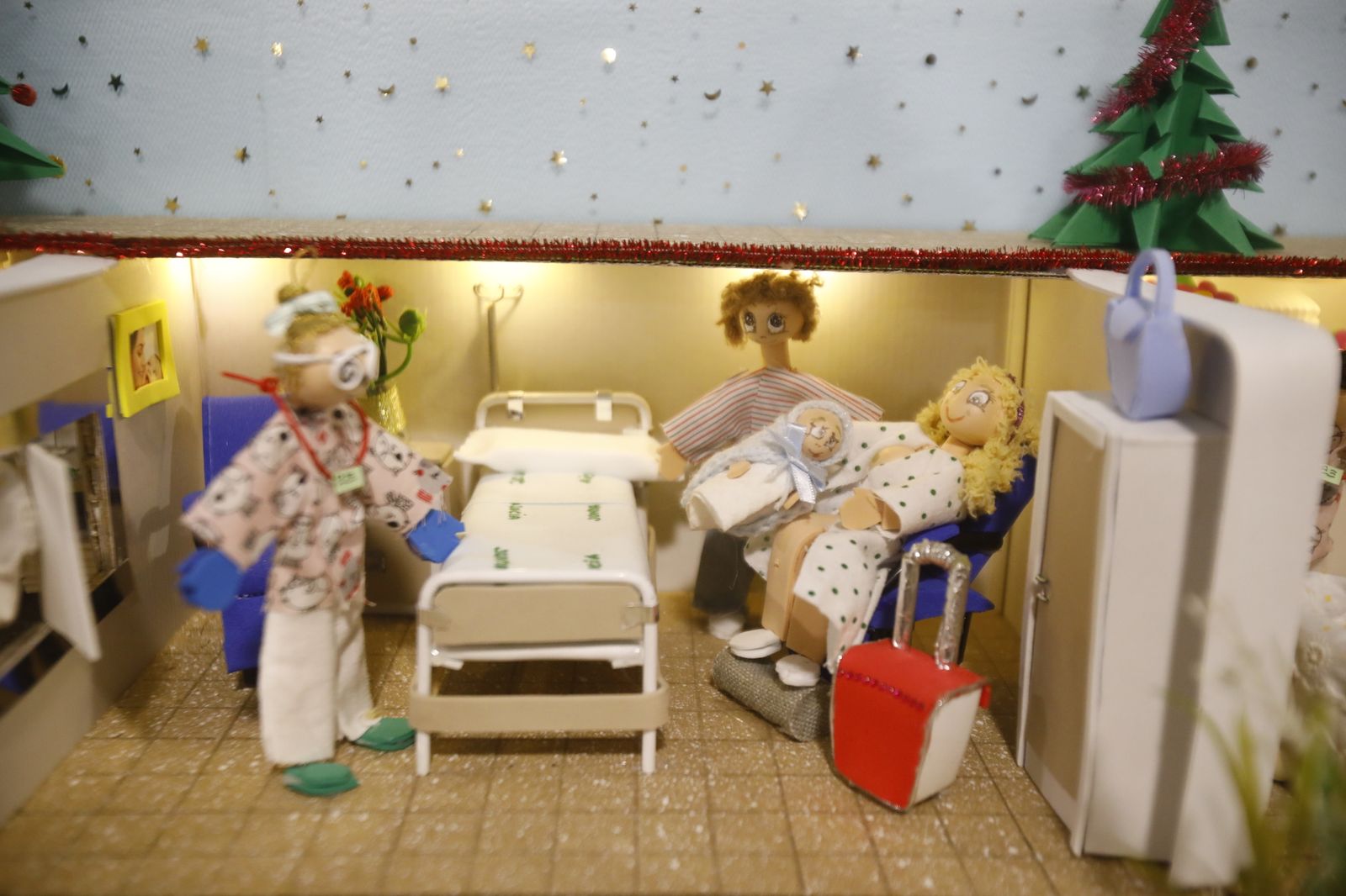 El Hospital Reina Sofía enciende la Navidad, en imágenes