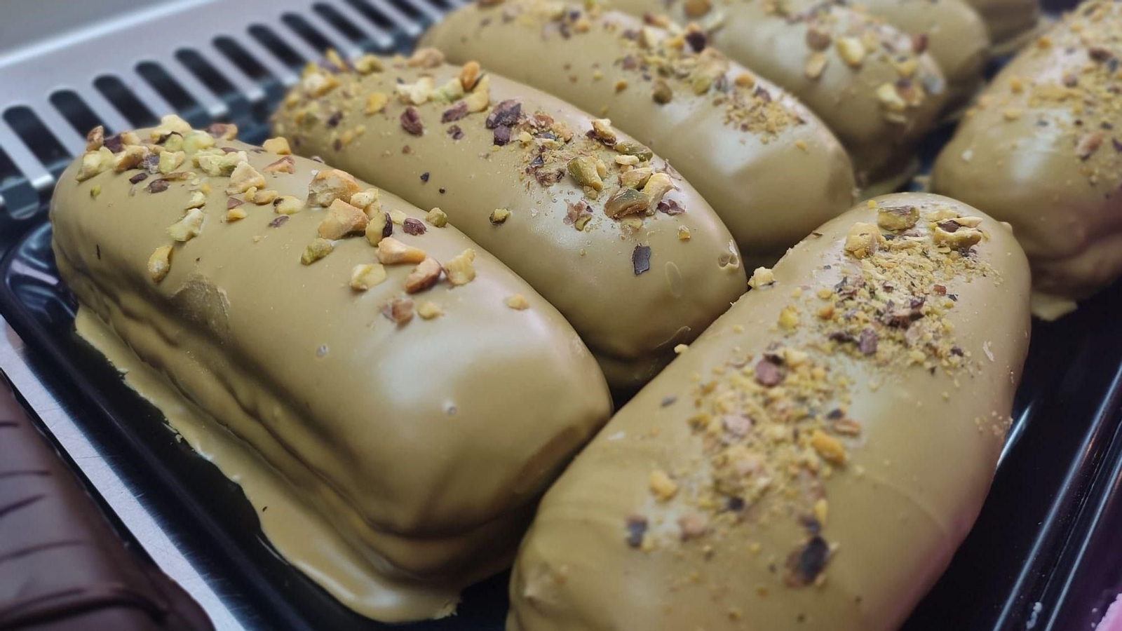 'Bollycao' artesano de La Negra con cobertura de pistacho.