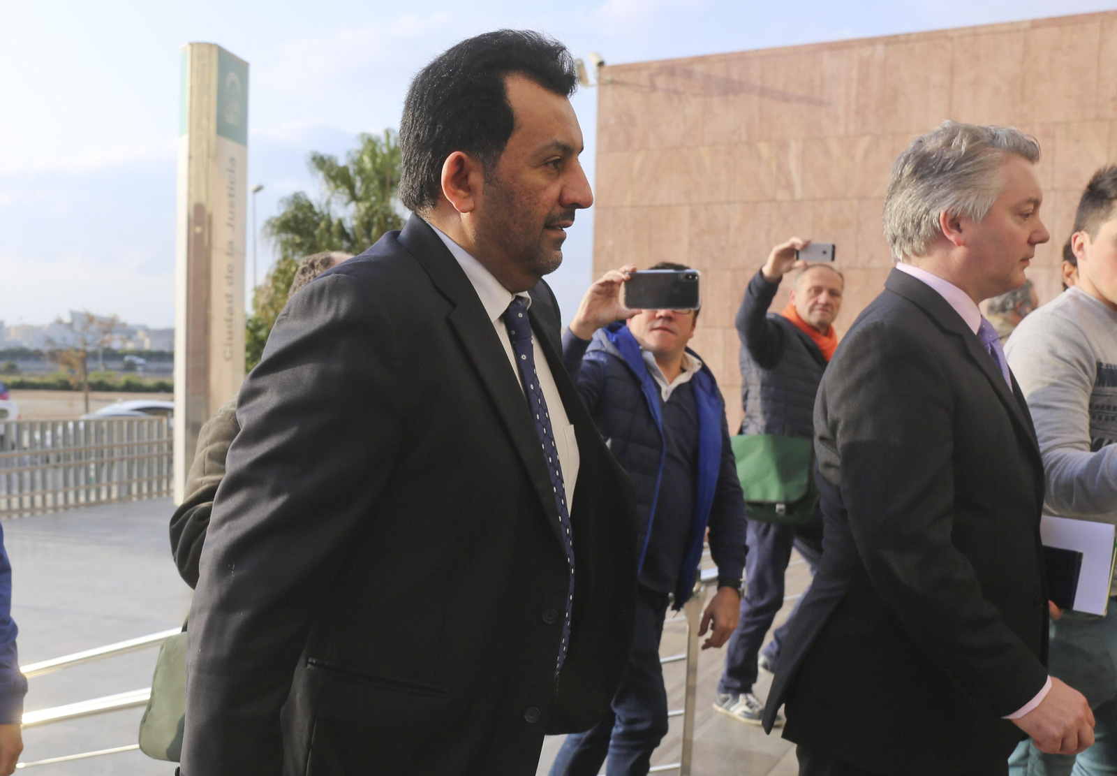 El jeque Al-Thani, en la Ciudad de la Justicia. El jeque Al-Thani, en la Ciudad de la Justicia.