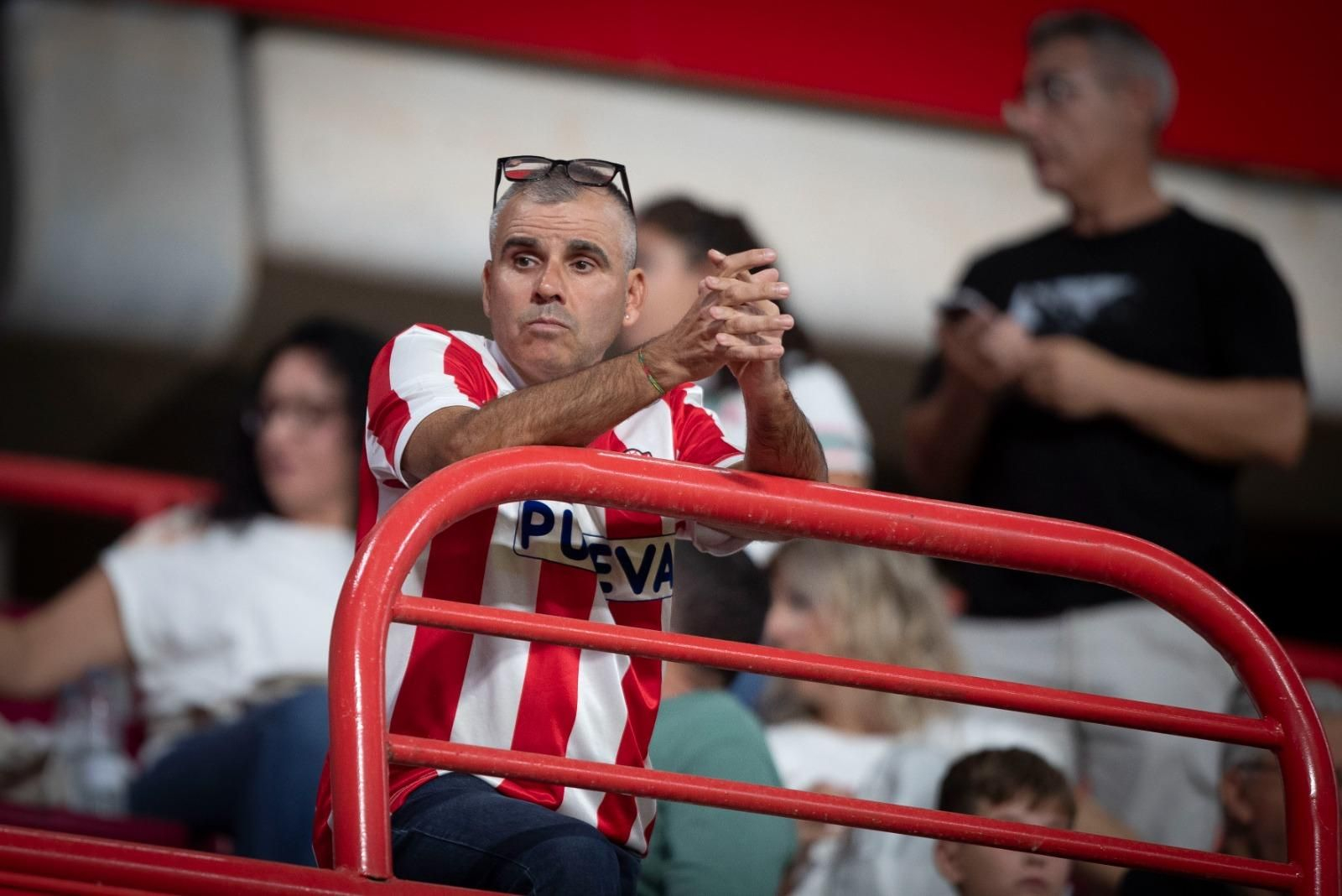 Encuéntrate en la grada de Los Cármenes en el Granada-Real Sociedad 'B'