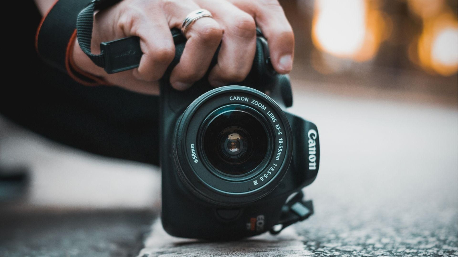Una cámara de fotos.