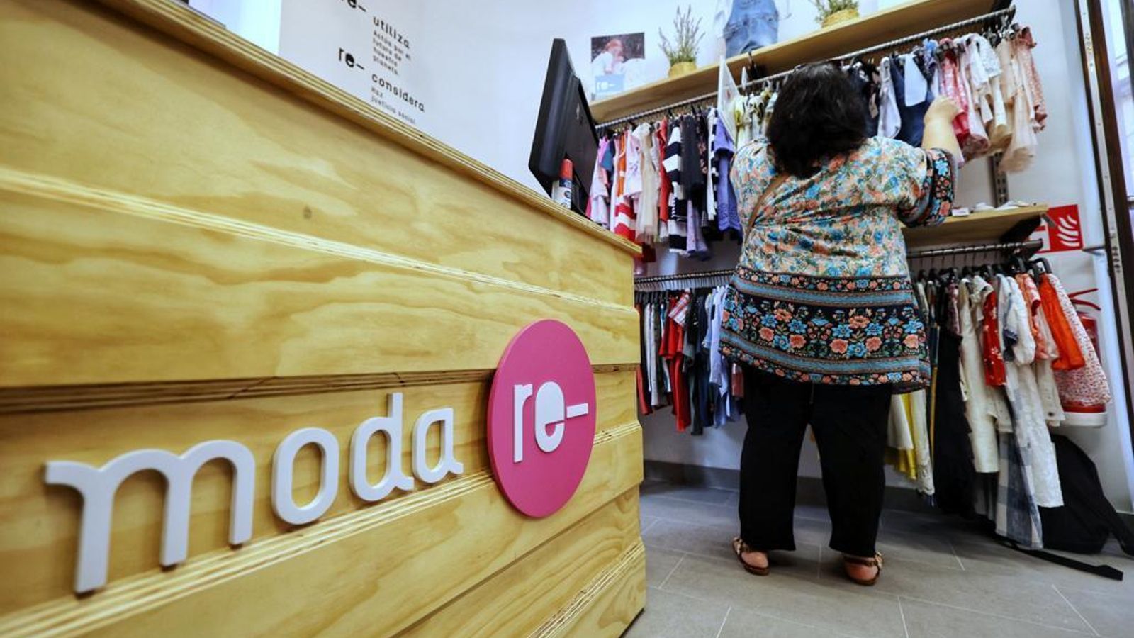 En Moda Re- también hay ropa infantil y para bebés.