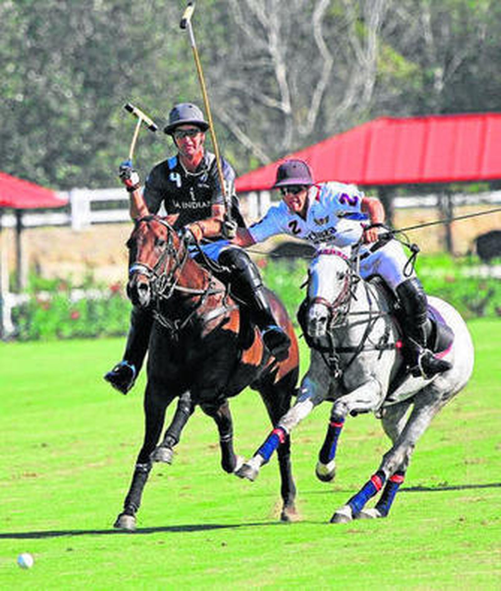 Un lance del duelo entre Lechuzas y La Indiana.