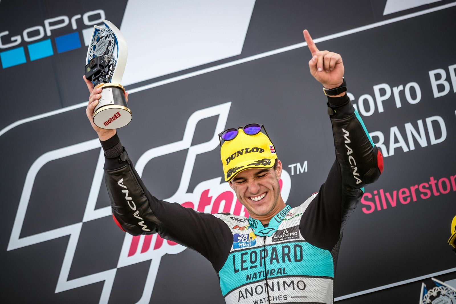 El piloto conileño Marcos Ramírez celebrando una de sus victorias.