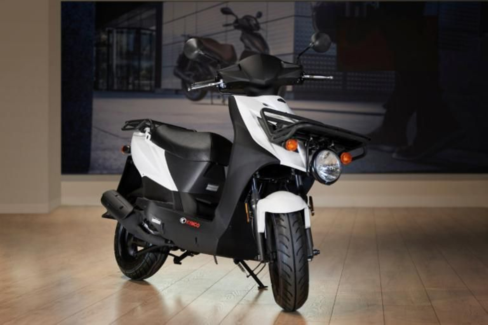 Kymco pone a la venta el Agility Carry 50, un ciclomotor hecho para el reparto