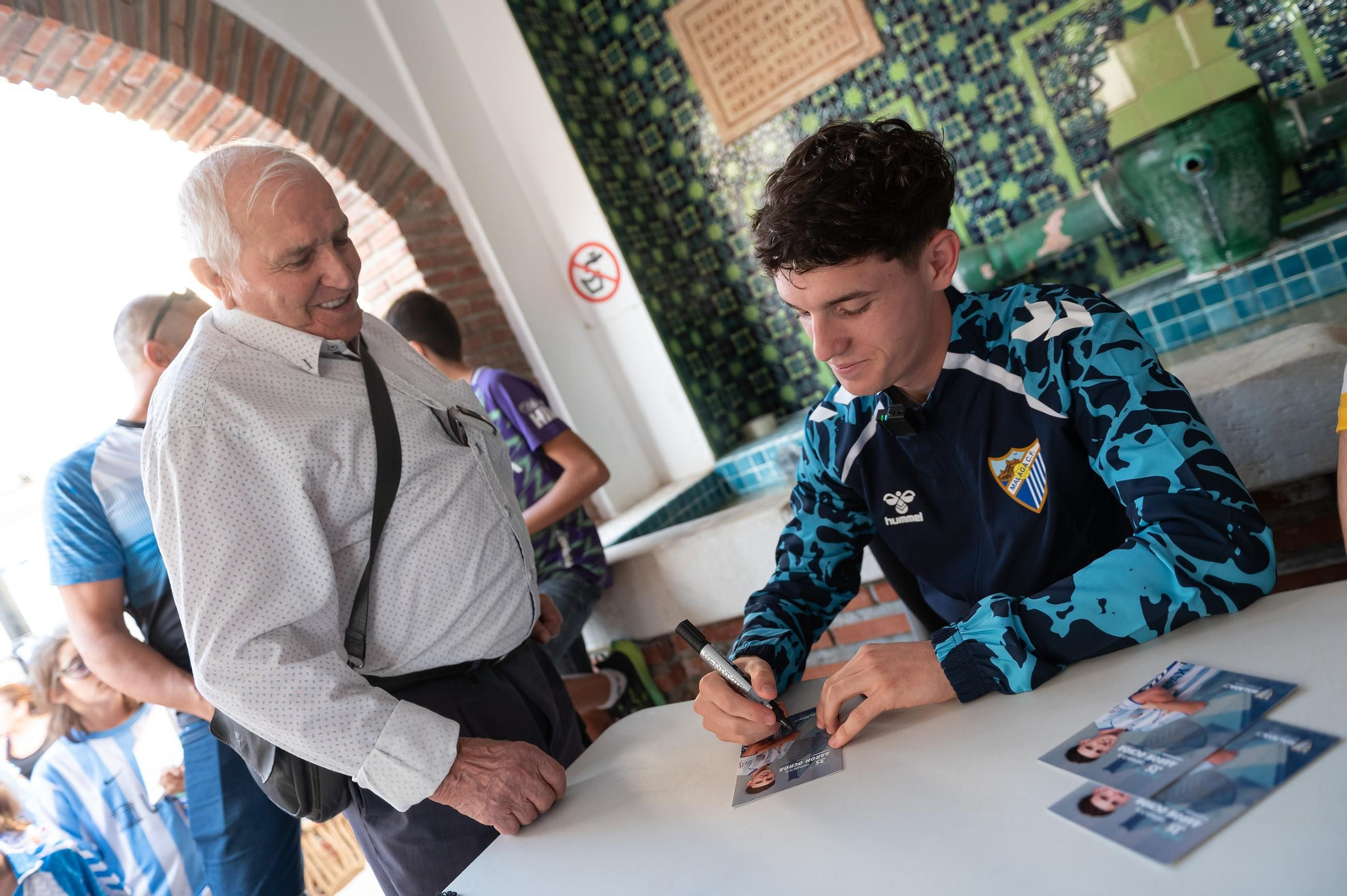 Nace la Peña Malaguista de Canillas de Aceituno con Aaron Ochoa de padrino