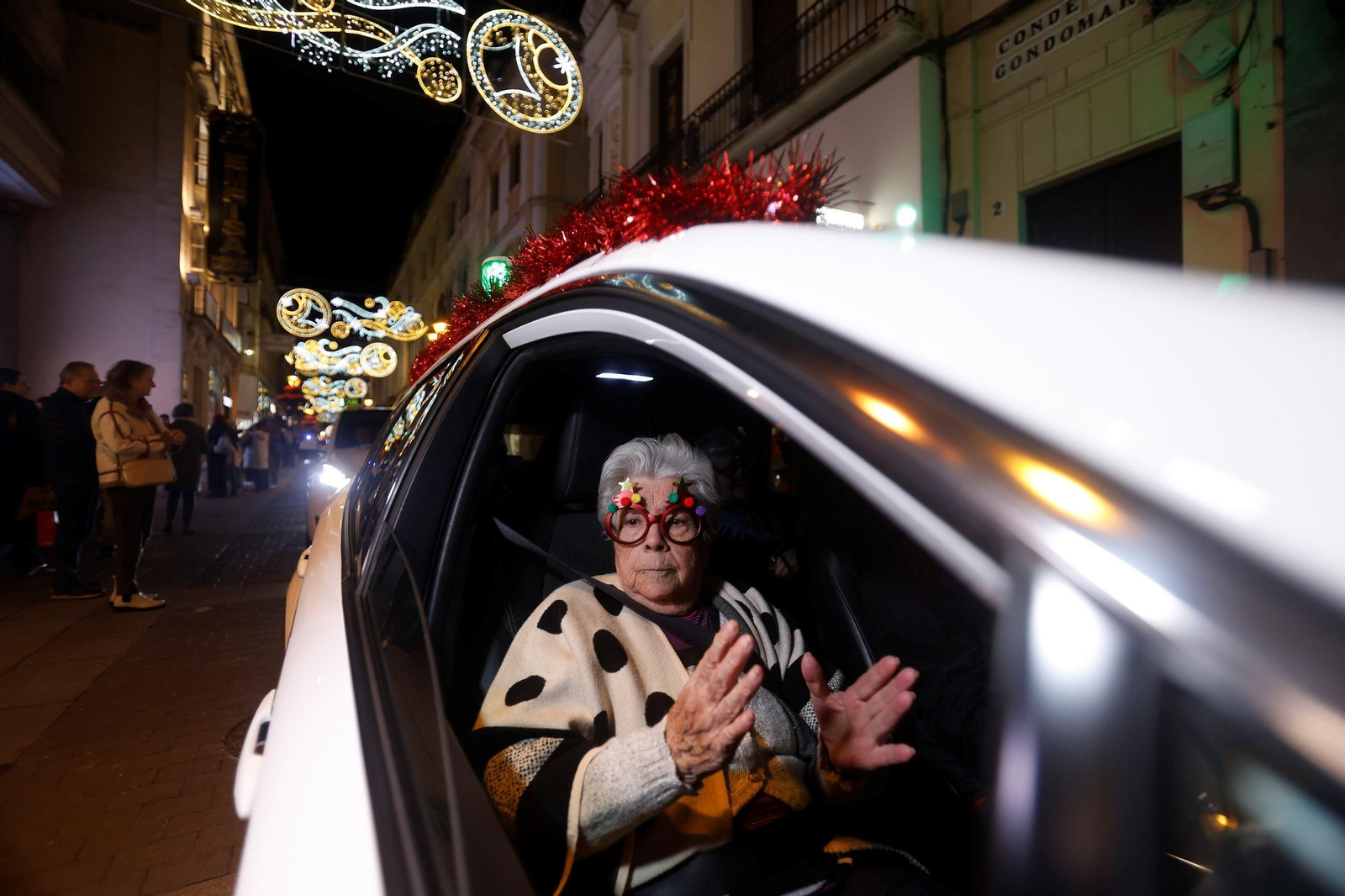 Una mujer disfruta del Paseo de la Ilusión.