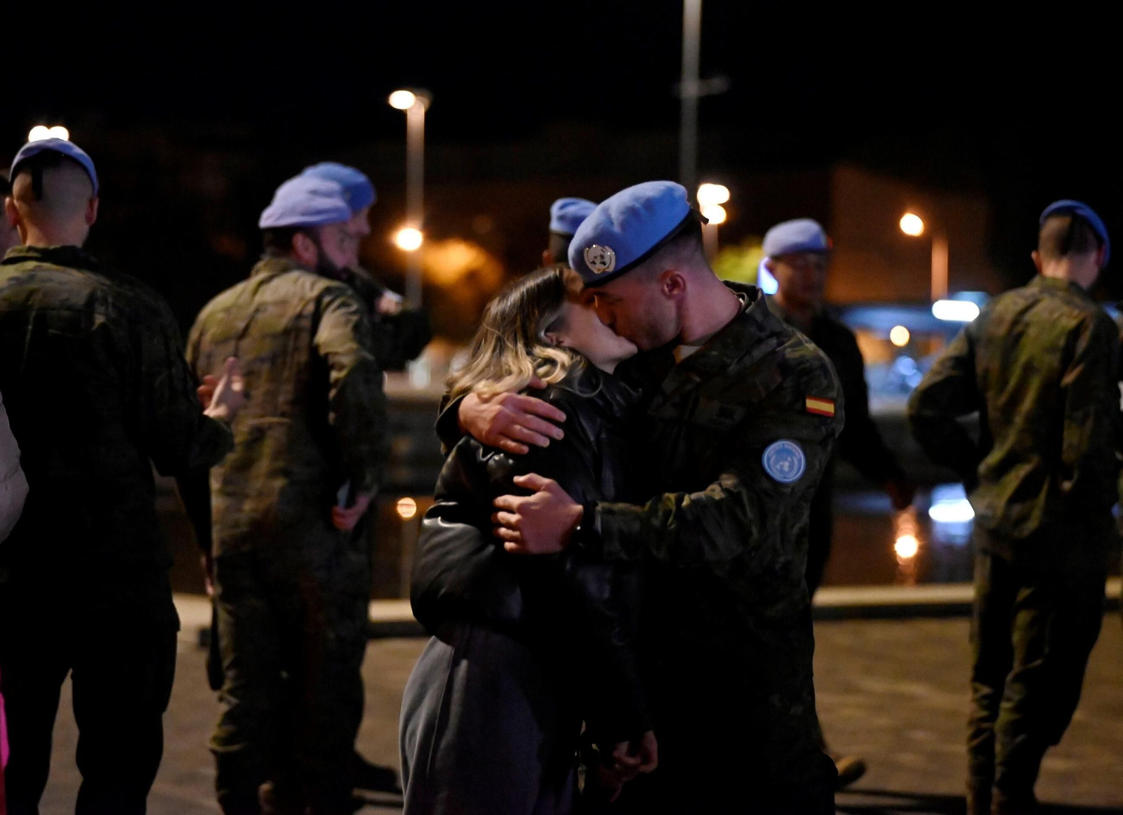 Emoción en la despedida de los militares de la brigada Guzmán el Bueno que parten a Líbano