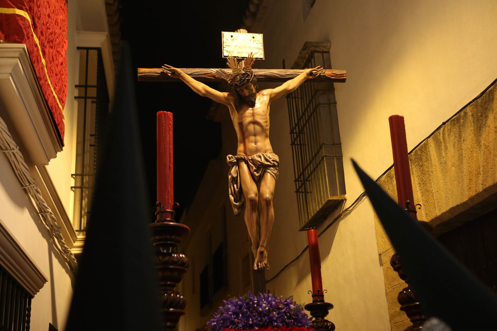 Miércoles Santo en Montilla: La procesión del Cristo del Amor, en imágenes
