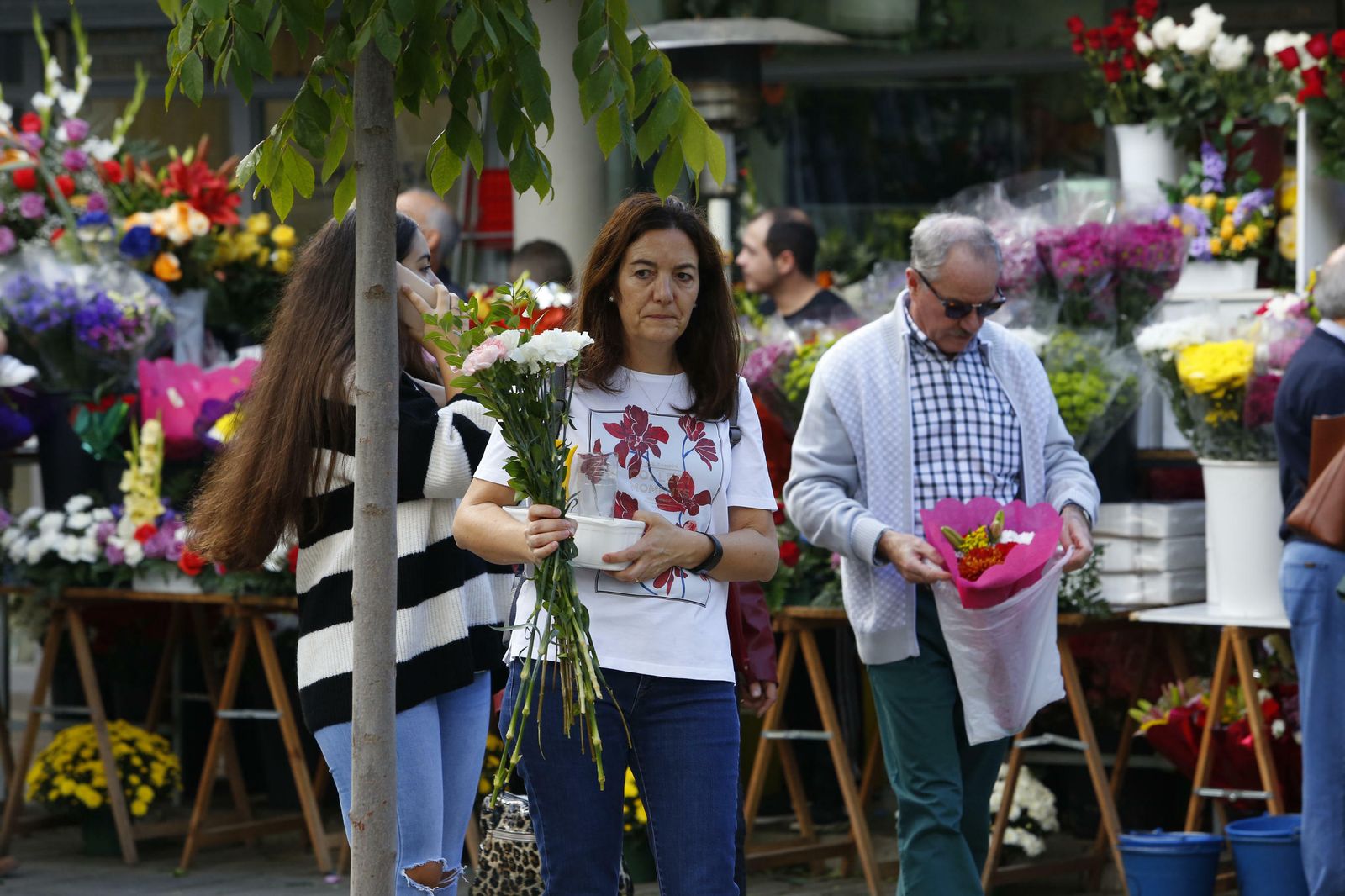 El Día de los Santos en el cementerio de Granadad, en imágenes