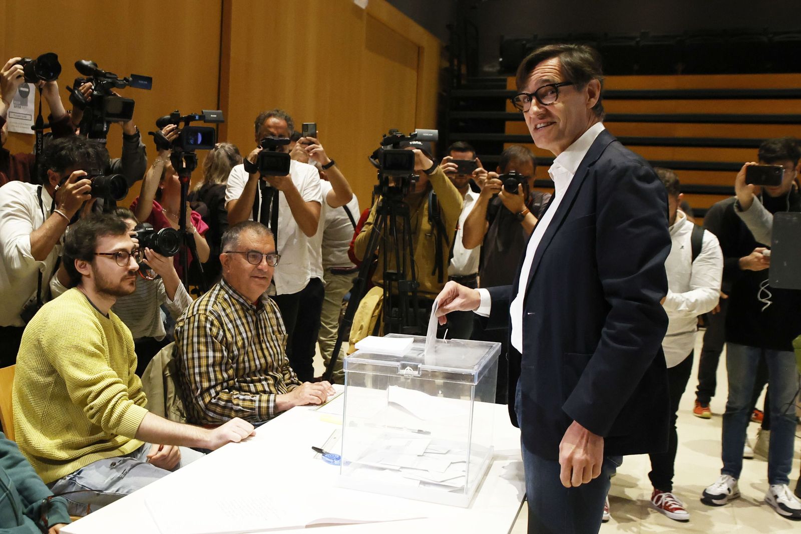 Las fotos de la jornada electoral en Cataluña