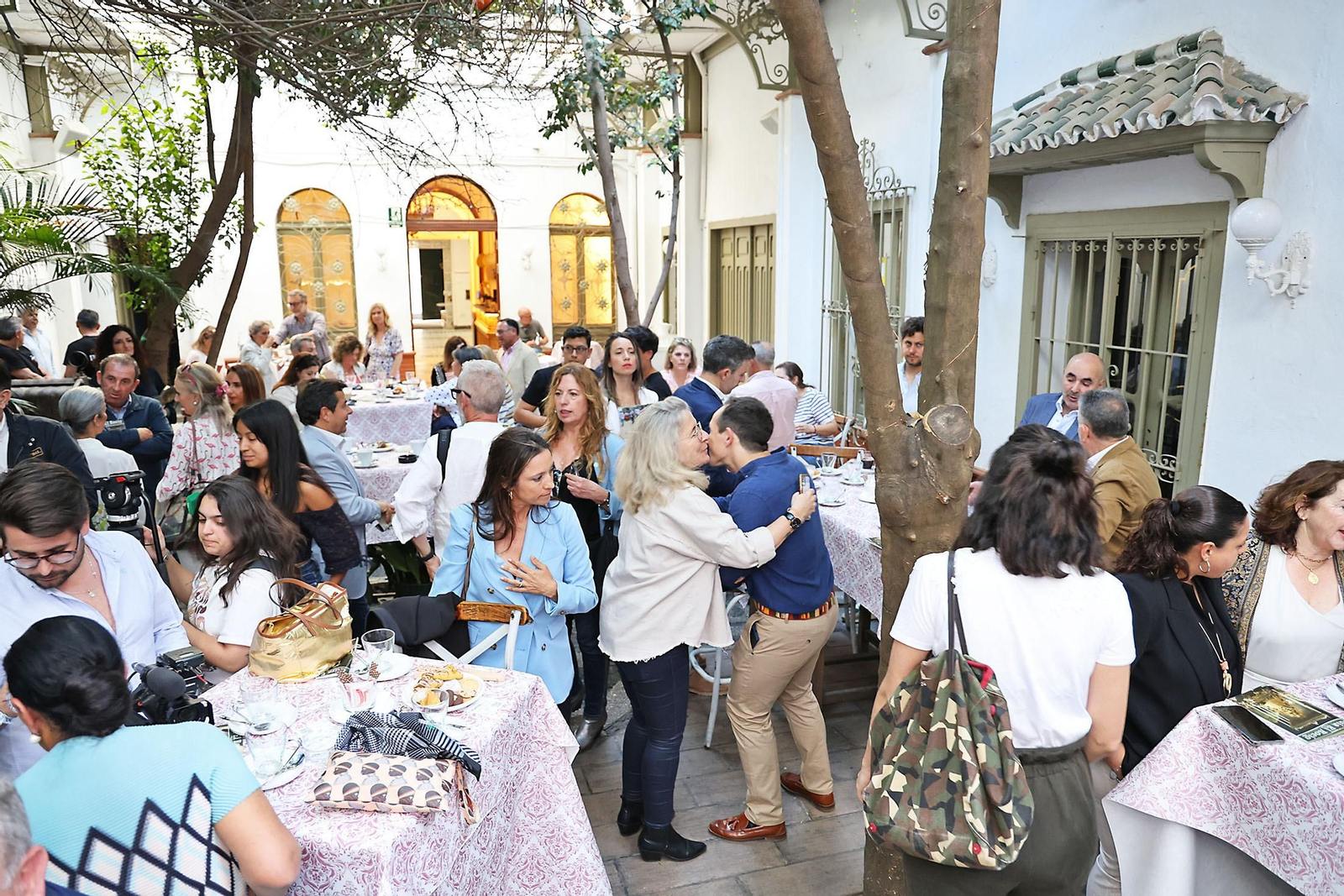 Imágenes de la presentación de la Guía del Rocío 2024 de Huelva Información