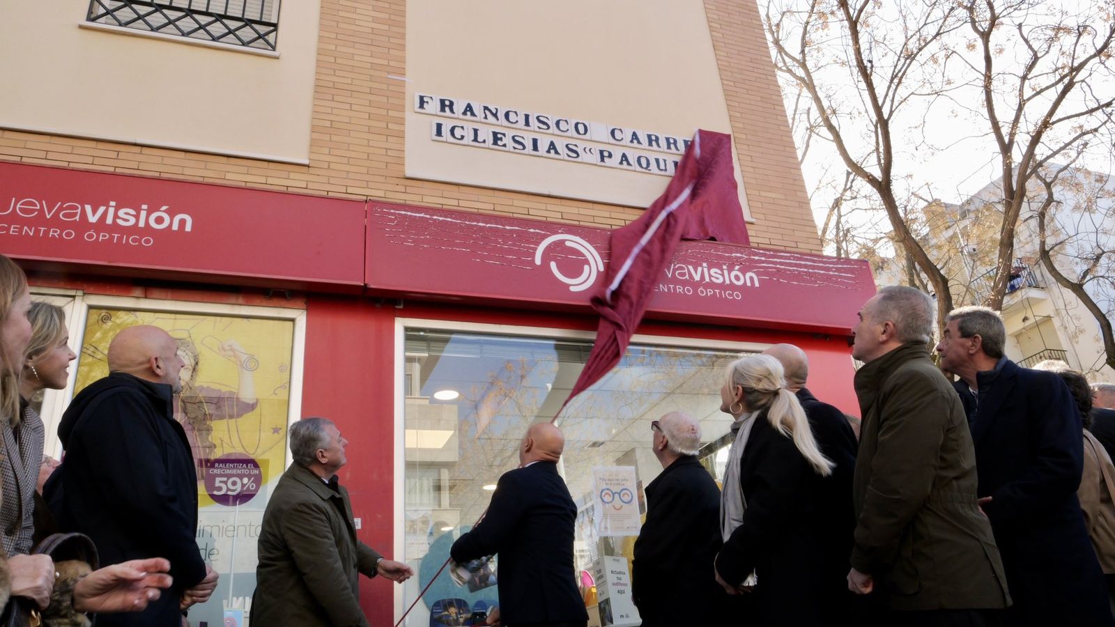 Acto de rotulación completa de la calle a Paquili