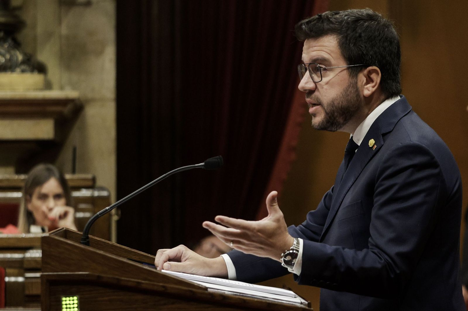 Aragonès interviene en el Parlament catalán.