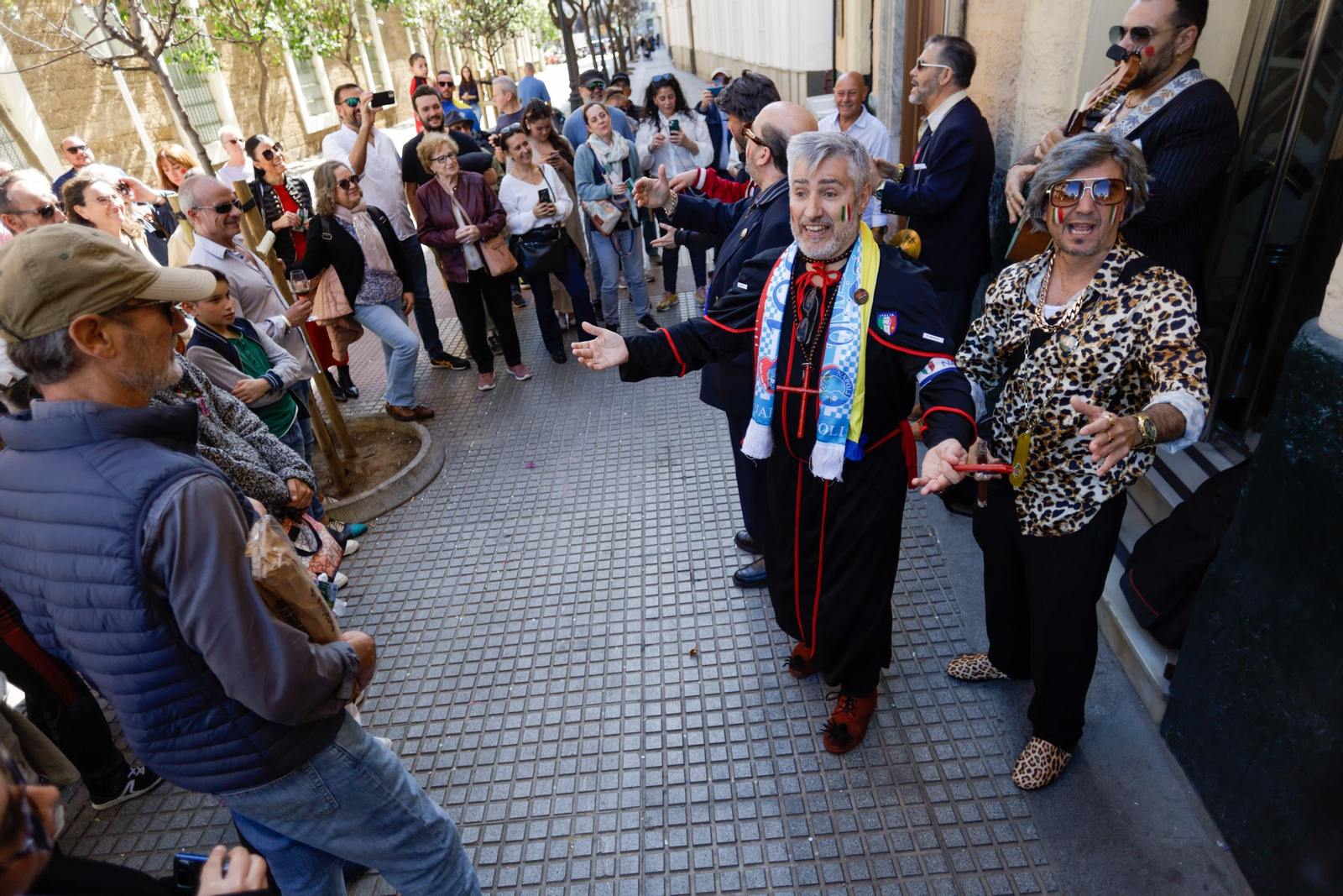 Las mejores imágenes del Domingo de Piñata del Carnaval de Cádiz 2024