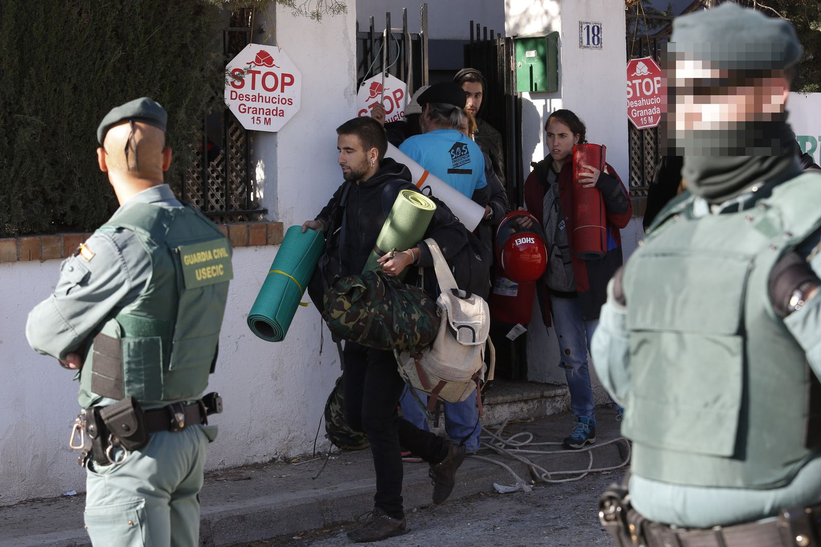 Las imágenes del desahucio en Las Gabias