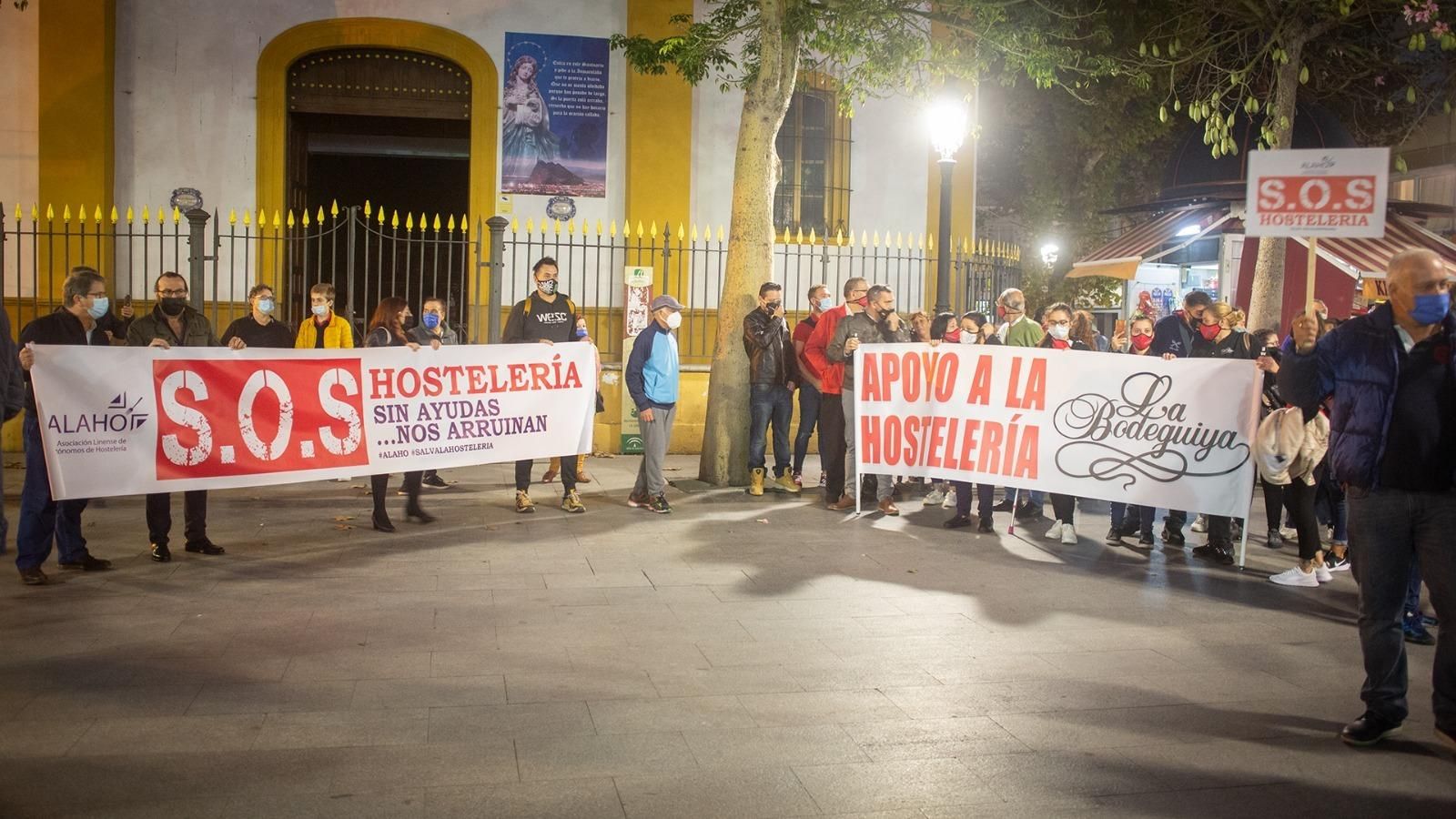 La pancarta principal.