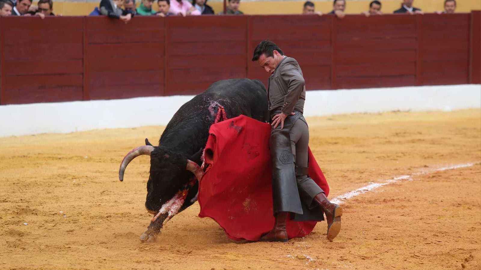 El riojano Diego Urdiales deja el toreo más caro de la tarde.