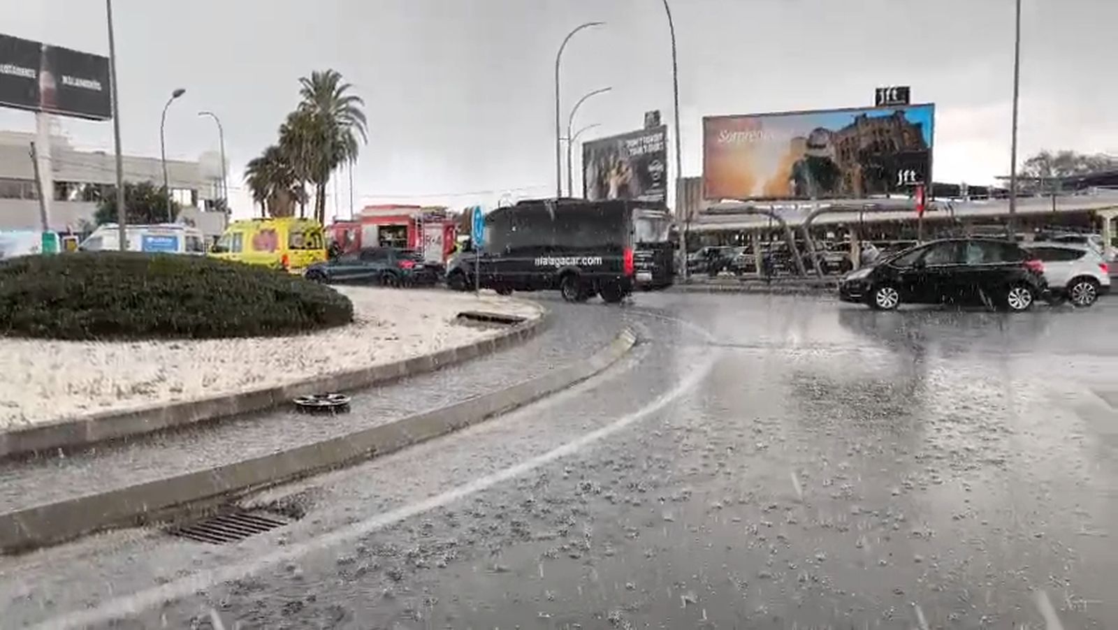 Colisión múltiple en la rotonda del aeropuerto de Málaga
