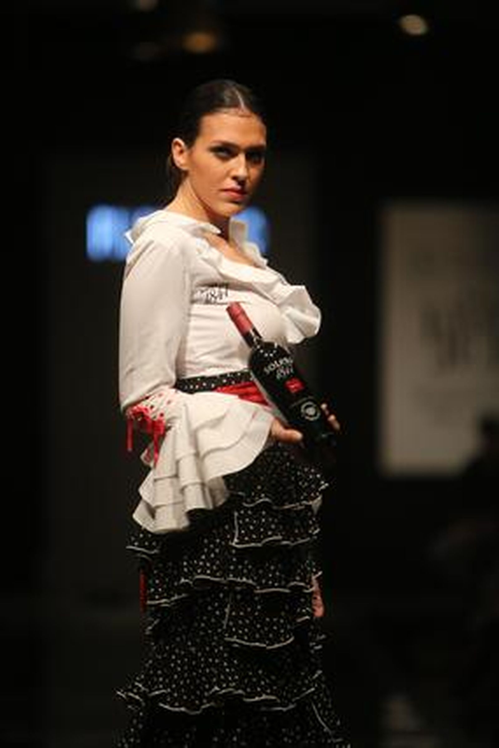 En la colección 'Va por ti', Pilar Rubio apuesta por los tonos verdes y cardenales, líneas muy limpias, mucho vuelo y pocos adornos.

Foto: Juan Carlos Corchado