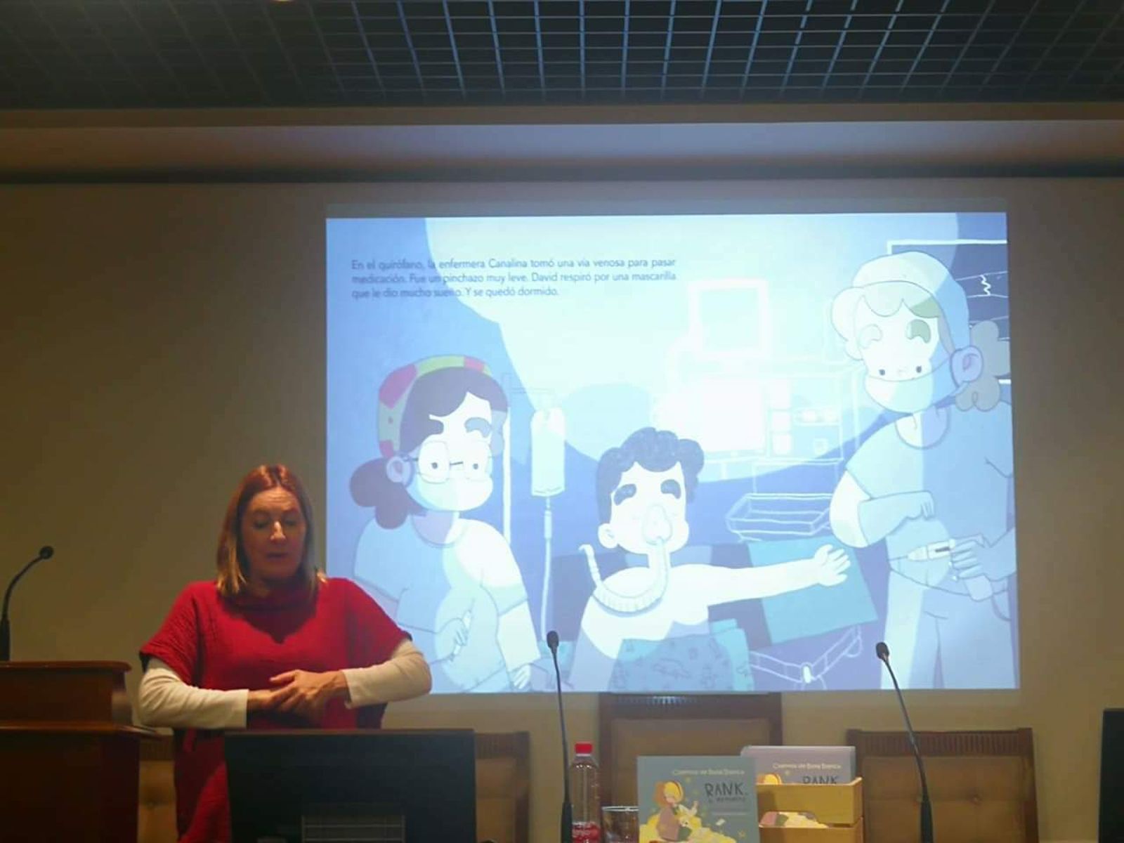 Susana Salazar, durante la presentación de Cuentos de Bata Blanca ante los profesionales médicos de Granada