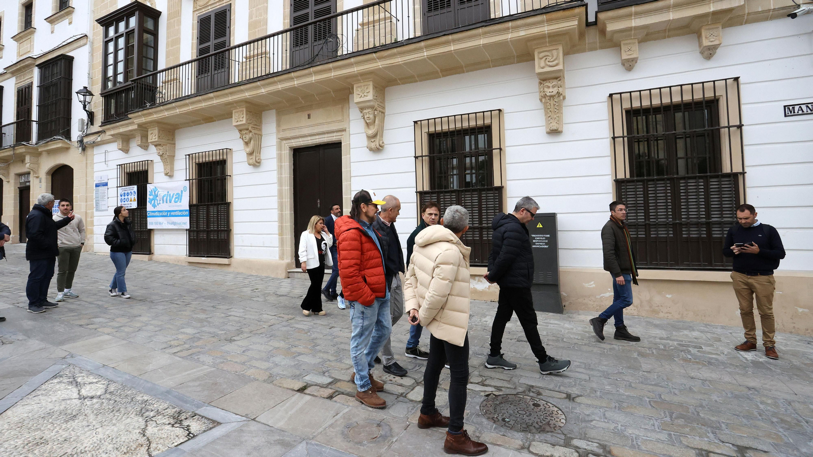 Visita a Jerez de famosos y artistas con el empresario José Luis López y Mamen Sánchez