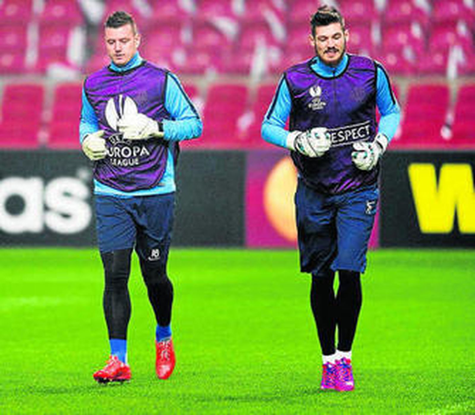 Boyko, a la derecha, durante un entrenamiento del Dnipro.