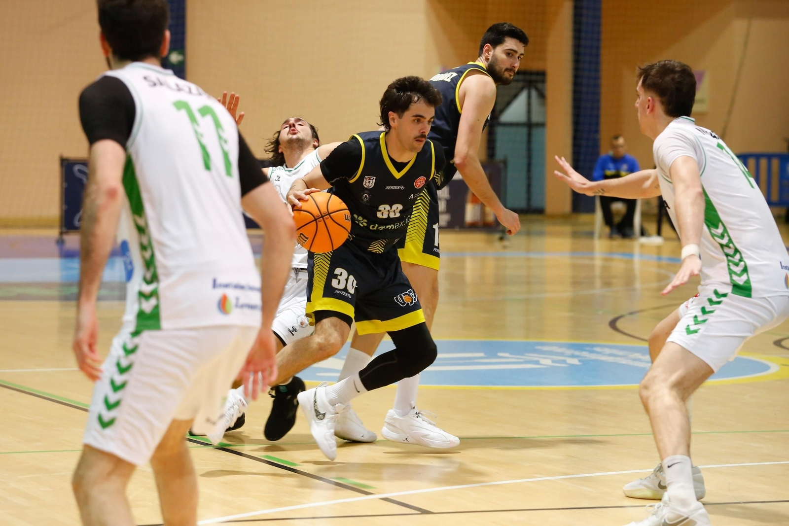 Las fotos del Udea-Zornotza de la Segunda FEB