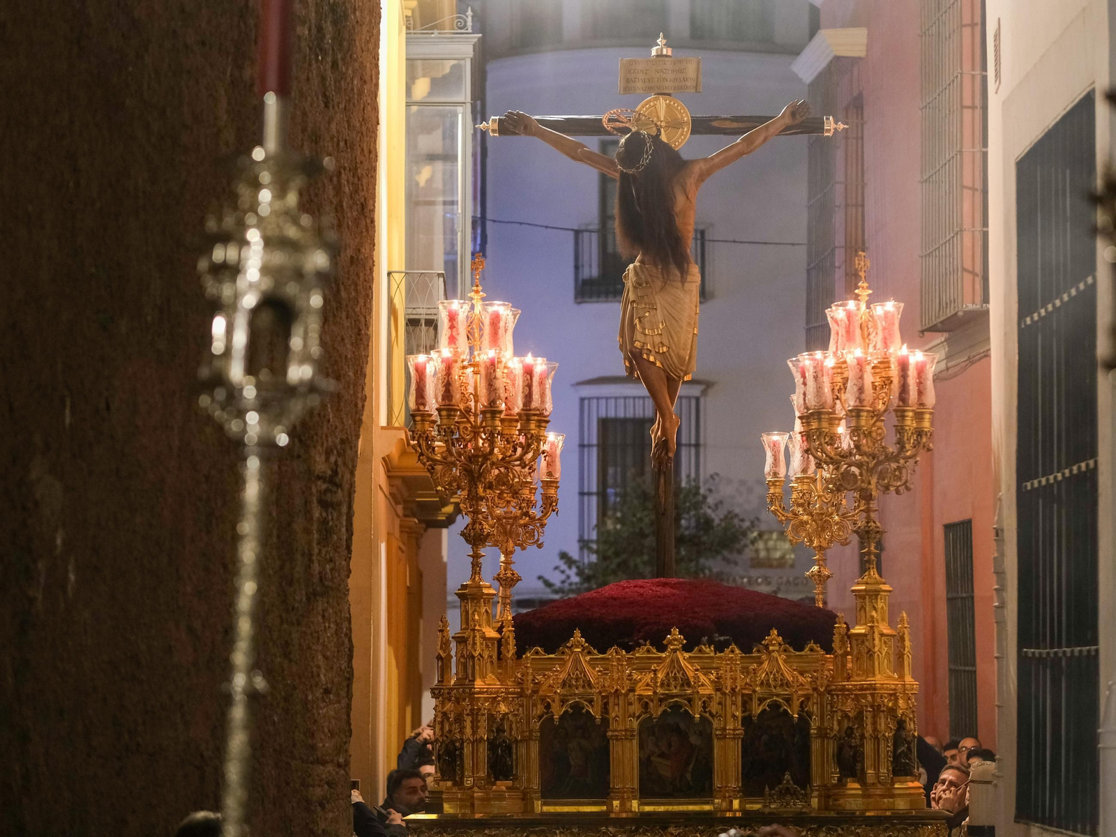 Imágenes de la procesión extraordinaria de regreso del Cristo de San Agustín a San Roque
