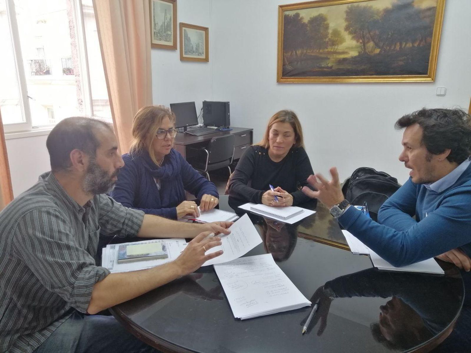 Antonio Romero y José María González con representantes de la plantilla de Dulcinea.