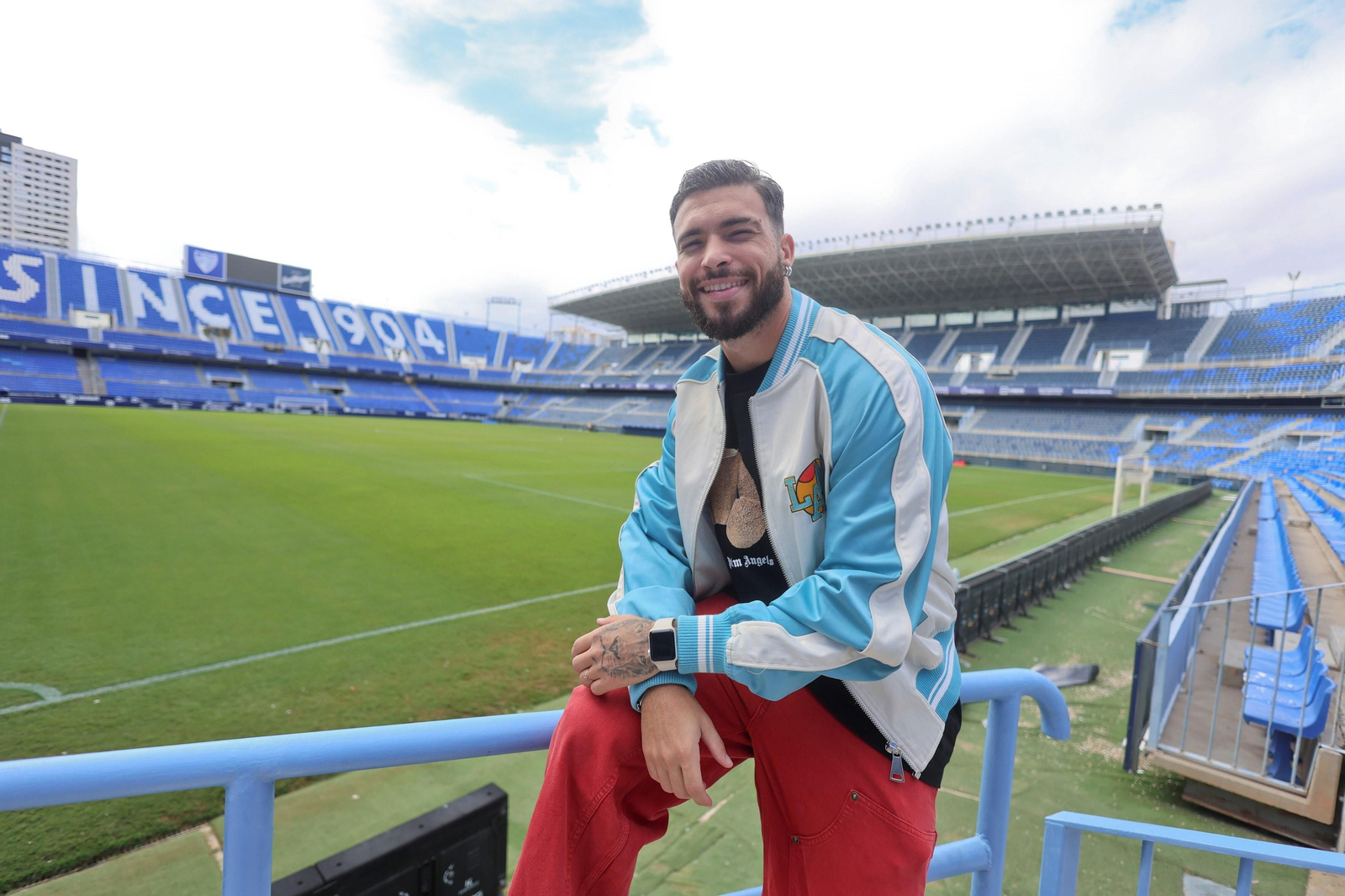 Dani Sánchez, con La Rosaleda al fondo.