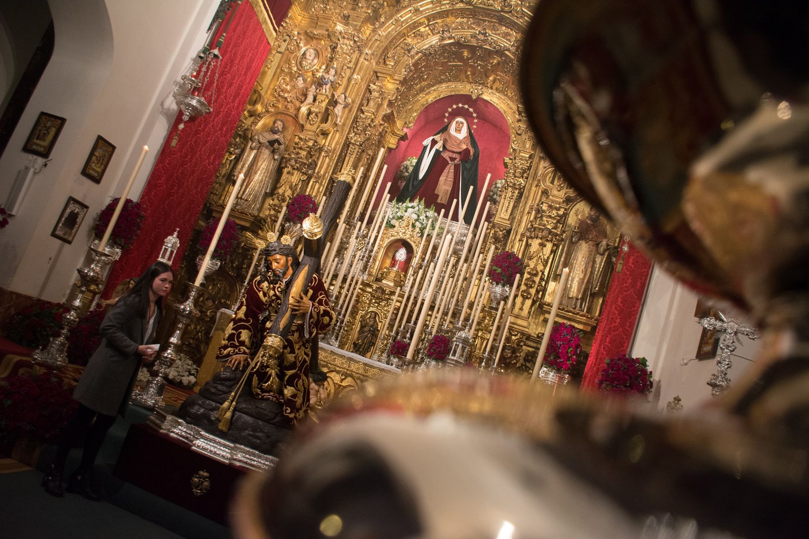 El Cristo de las Tres Caídas de Triana inicia la cuaresma en besamanos